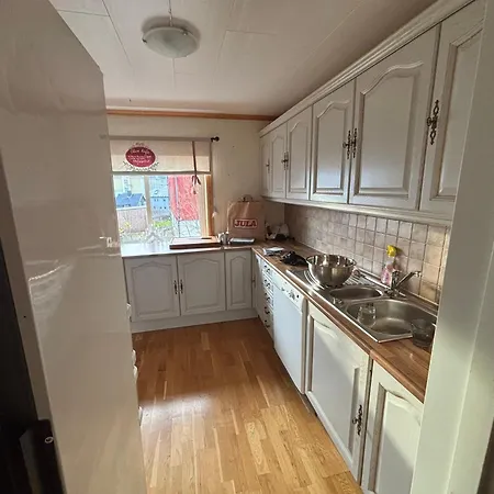 Rom Til Leie I Sentrum, Ingen Parkering *